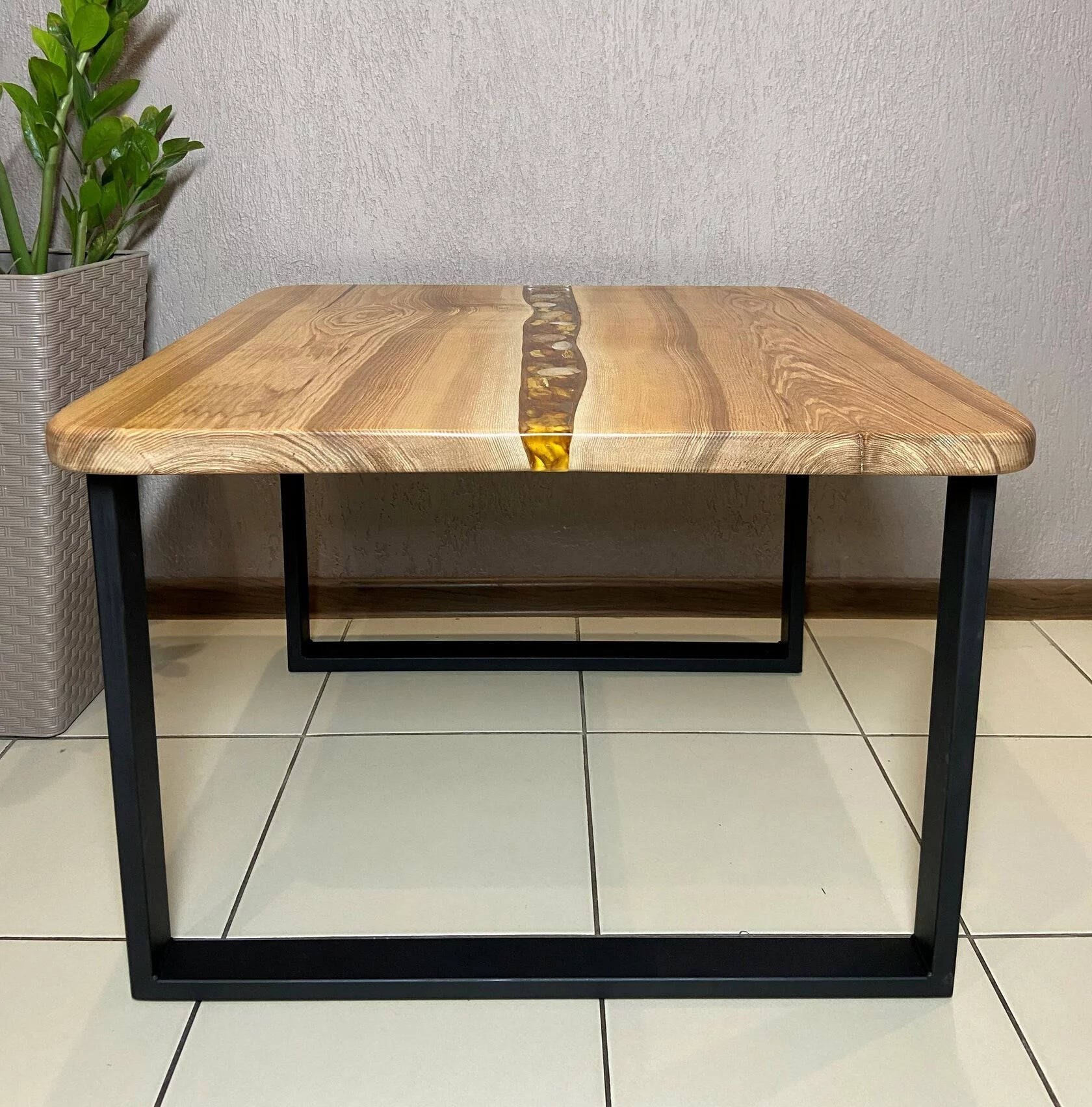 Epoxy Essence Couchtisch